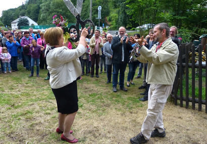 Slavnostní otevření obnovené historické stezky pod středověkým hradem