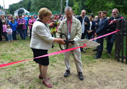 Slavnostní otevření obnovené historické stezky pod středověkým hradem