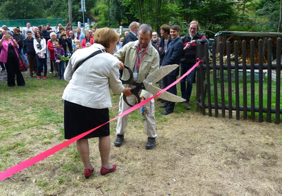 Slavnostní otevření obnovené historické stezky pod středověkým hradem